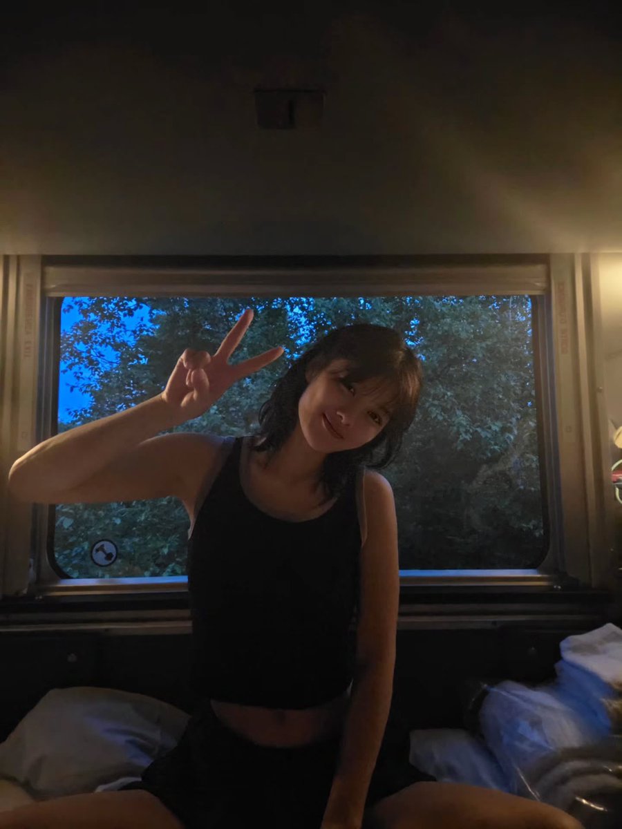 ilove_yoojung's tweet image. First pic, she wrote 'July 2025 유정 Toronto to Winnipeg'. It looks like she took the train from Toronto to Winnipeg and it took about 34 hours
So seems that she went from Montreal to Toronto to Winnipeg to Jasper (last pic, Jasper train station)