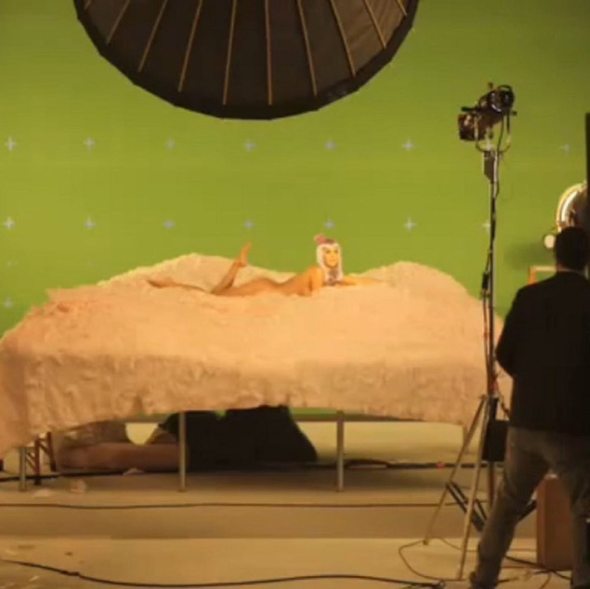 Behind the scenes of the California Gurls music video (2010)