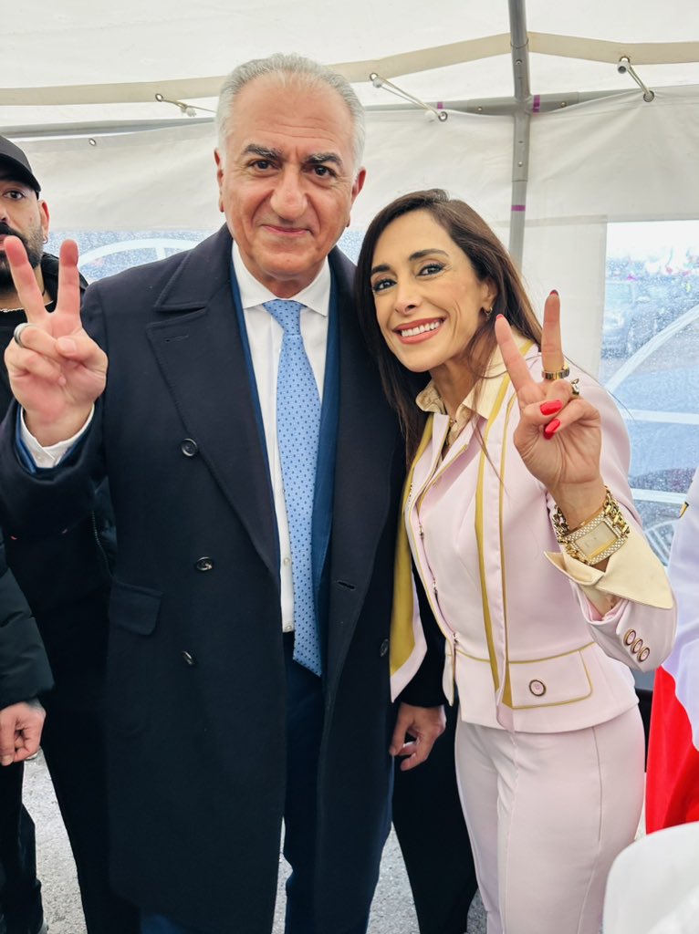 SafaiDarya's tweet image. ایران شده آماده، فرمان بده شاهزاده
افتخار و غرور یک ملت. 
#پاینده_ایران 
#جاویدشاه
❤️✌️