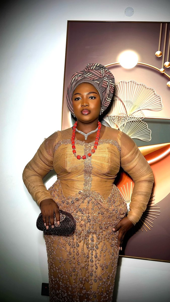 AdigunEniola8's tweet image. Show me a finer Groom sister!!