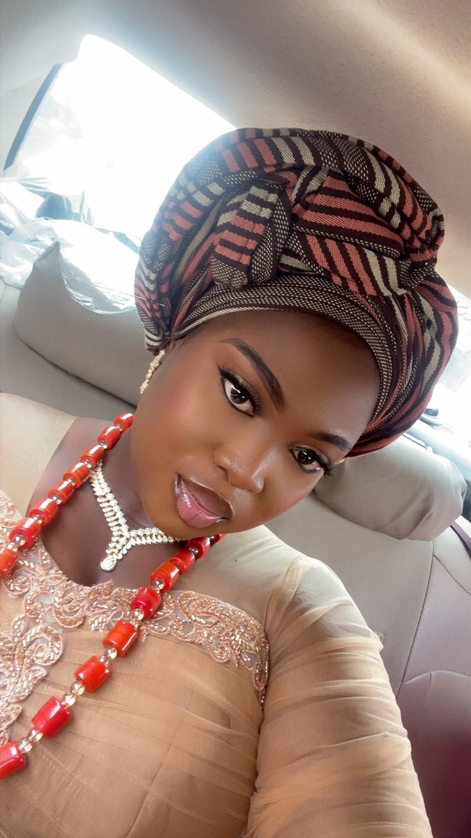 AdigunEniola8's tweet image. Show me a finer Groom sister!!