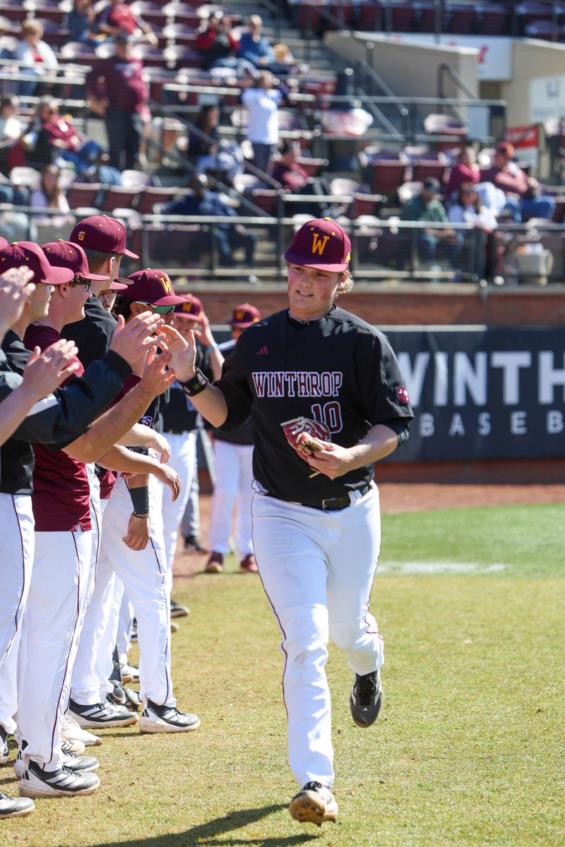 WinthropBSB's tweet photo. how could you not be romantic about baseball? ⚾️♥️

#BigSouthBSB | #ROCKtheHILL https://t.co/ApLXLiA0C7