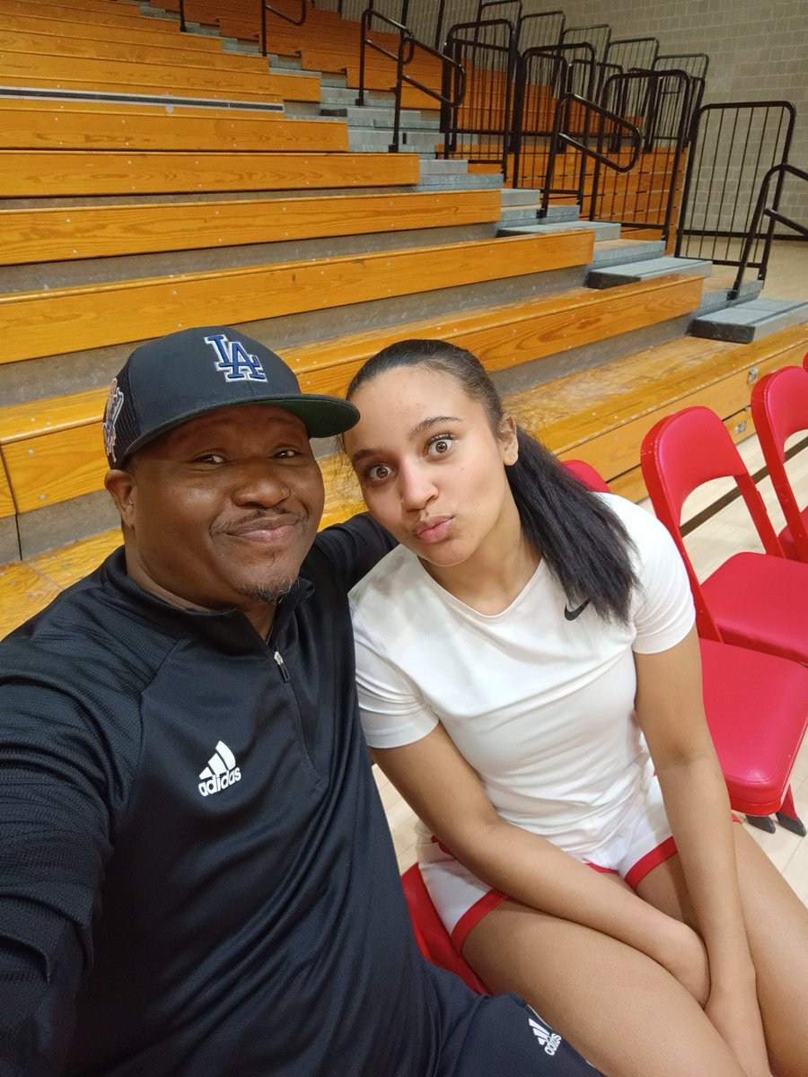 Coach Ronnie Jones tweet media