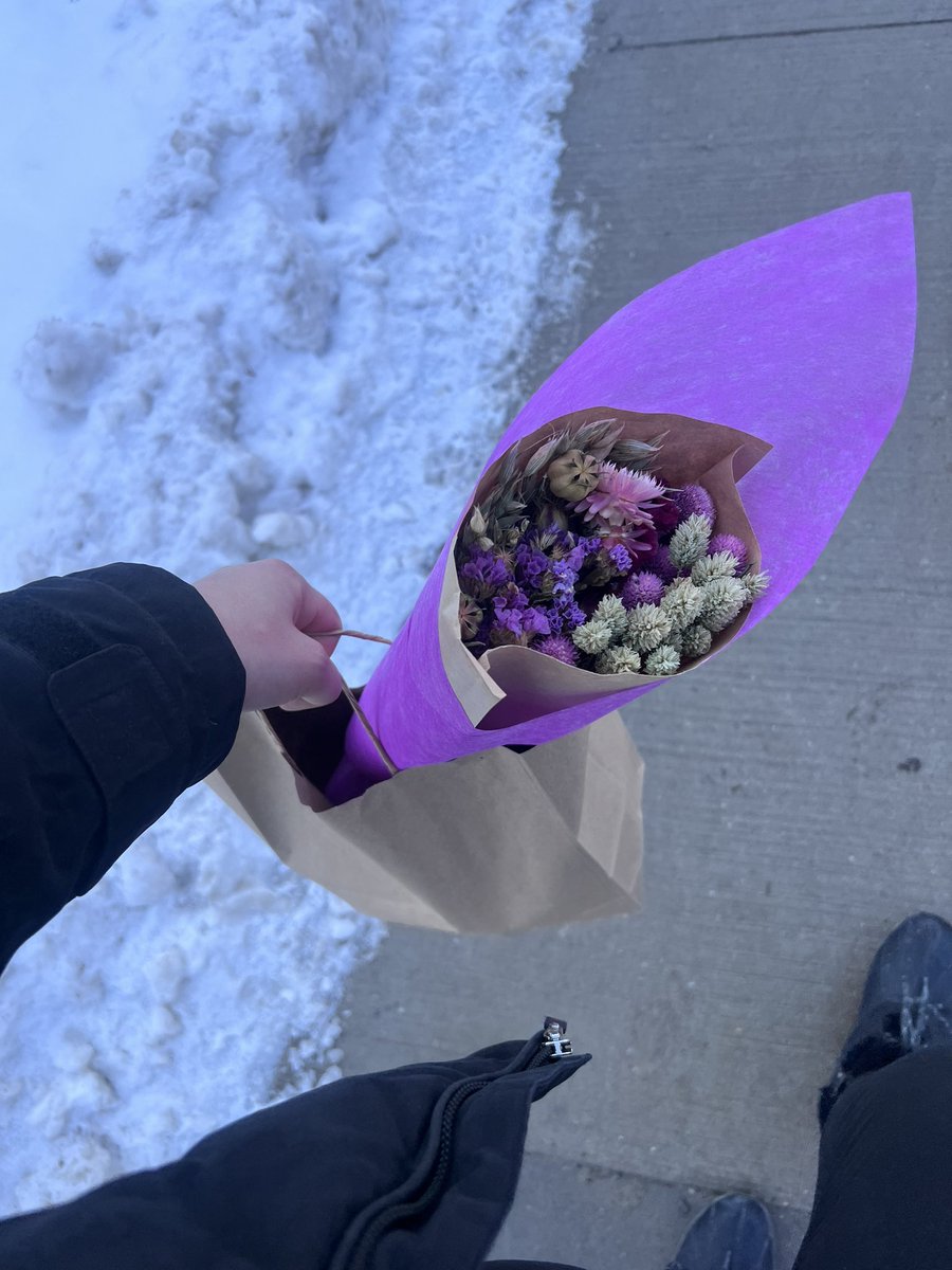 mxmackenzie's tweet image. $70 for dinner ingredients and $25 for the dried flowers. Get to it cuckies!