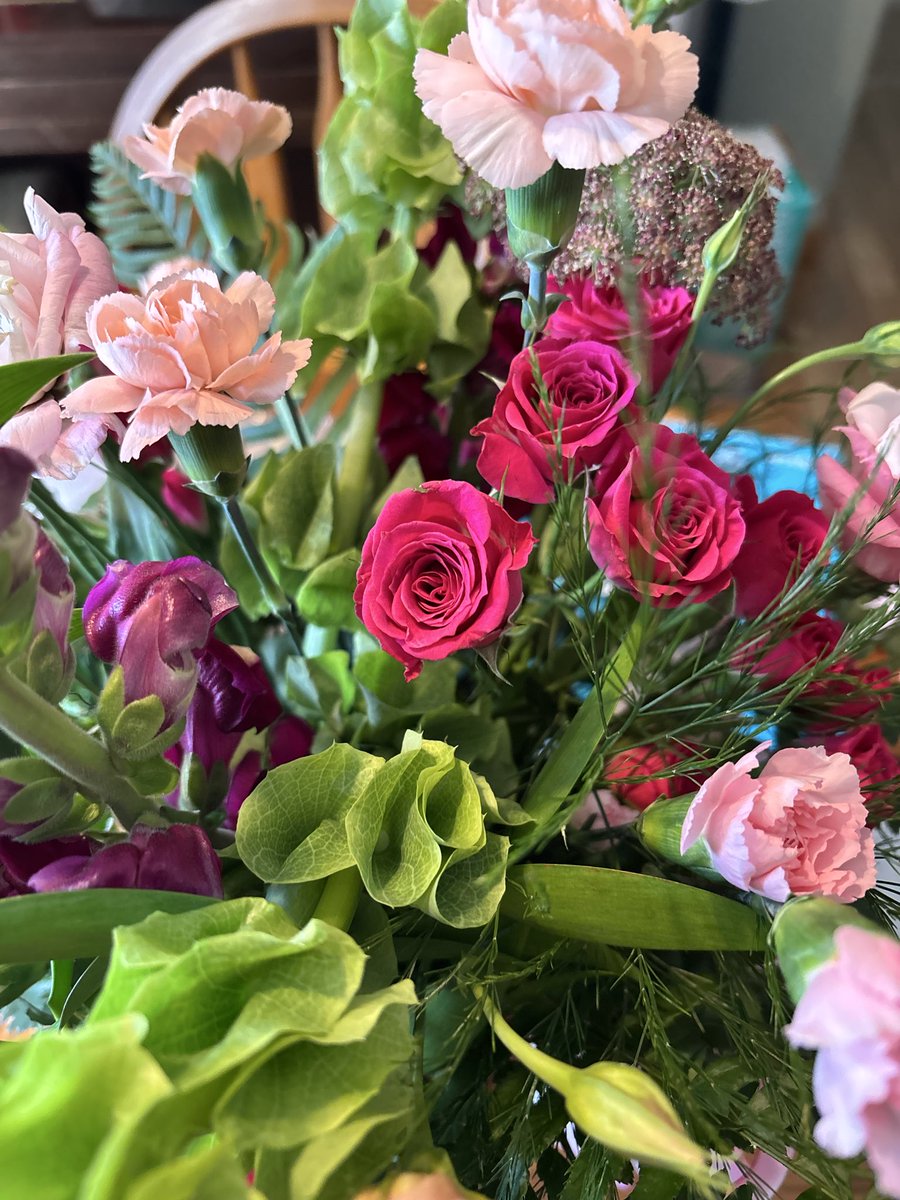 boyfriend got me and my mom flowers 😭❤️