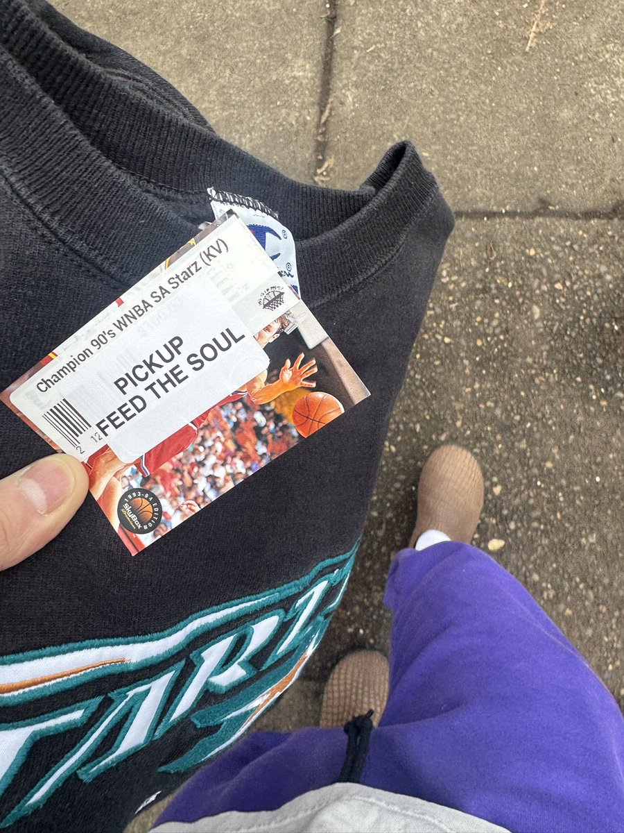 Shout out to the fam at <a href="/BallWasLifeVol2/">BACK TO THE BASKET</a>, always got me covered with the og W gear.