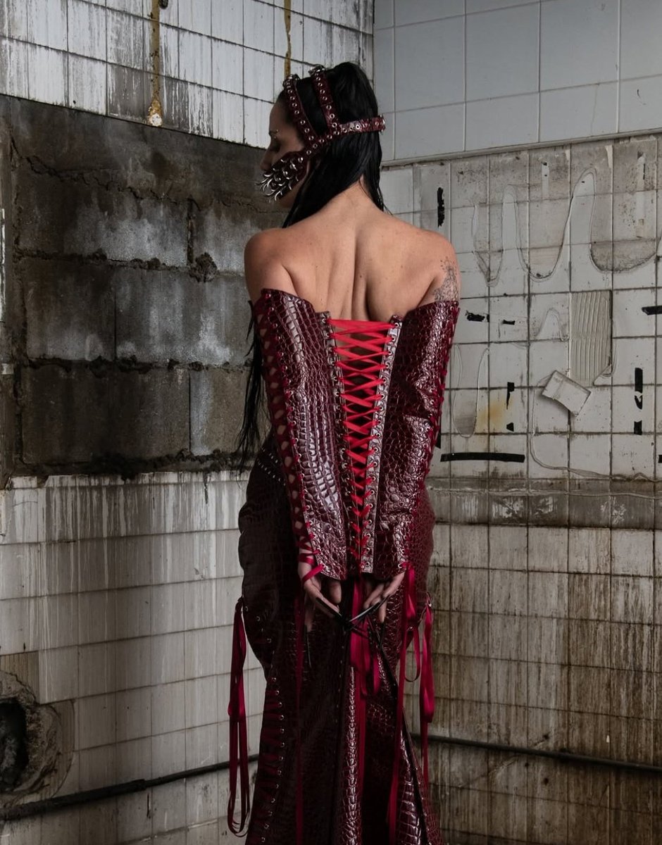 That CHERRY WINE look of ✨️Judassime✨️ Spring/Summer 2026.🪡

PS: I'm such a fan of FETISH fashion.