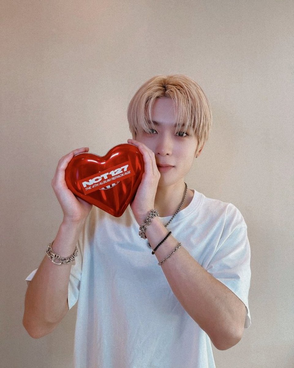 kkvmjong's tweet image. ˚  　  +            .                *
:¨·.·¨:         ˚           .           
 `·. #𝗞𝗔𝗜 : 𝓐 𝓛etter to my 𝓥alentine.
  ✵  ·  ·　  　 ✵ 　 ·  ✫ . · 

Buon compleanno, Jaehyun! 🎂🤎
Siamo ormai fidanzati da una vita (nella mia testa), oggi però ti amo un po' di più.~