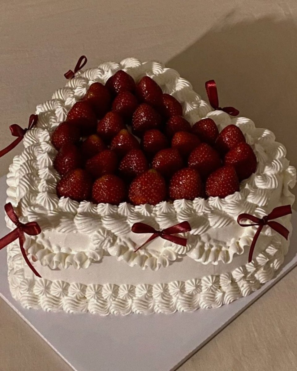 kkvmjong's tweet image. ˚  　  +            .                *
:¨·.·¨:         ˚           .           
 `·. #𝗞𝗔𝗜 : 𝓐 𝓛etter to my 𝓥alentine.
  ✵  ·  ·　  　 ✵ 　 ·  ✫ . · 

Buon compleanno, Jaehyun! 🎂🤎
Siamo ormai fidanzati da una vita (nella mia testa), oggi però ti amo un po' di più.~