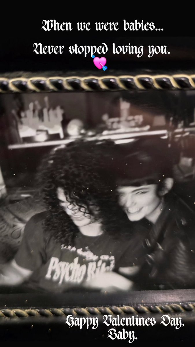 Sweet pic via Meegan - Happy Valentine’s Day, slashers! May you find a love that stands the test of time. 🌹