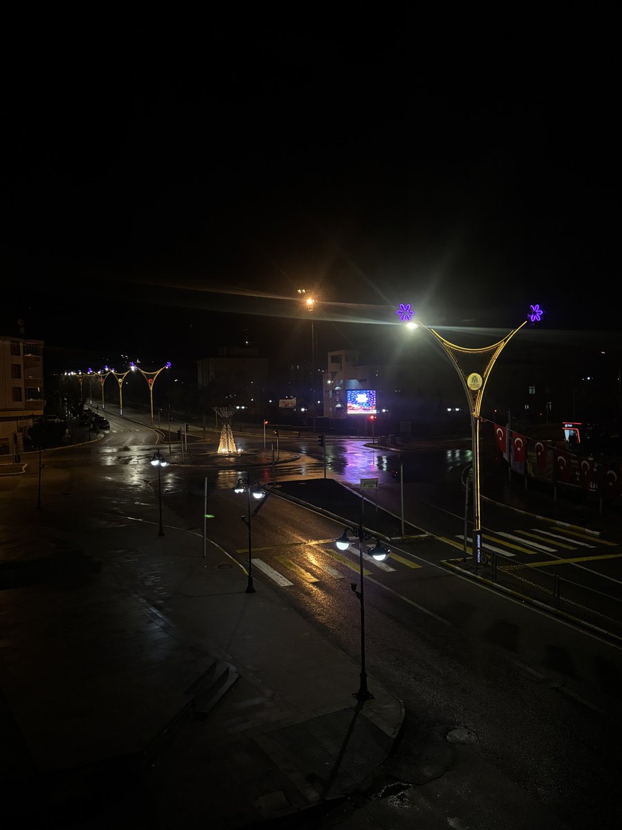 bu gece çok sesli 
dinmedi gürültüsü