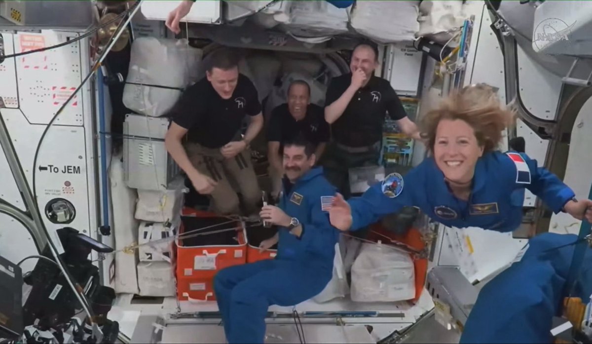 CNES's tweet image. La micropesanteur, ça vous gagne 😁Merci à vous d’avoir suivi ce live messages avec nous ! Bonne nuit si vous êtes en France métropolitaine, belle (fin de) journée aux autres ! 
#SophieAdenot #Epsilon