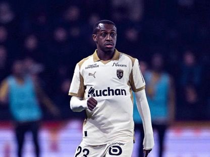 سعود عبدالحميد صانع هدفين، وتسبب بركلة جزاء وساهم في انتزاع لانس صدارة الدوري من باريس ..

ماشفت حديث عنه، وعن مساهمته!

والمباراة اللي يكون فيها دكّة خذلك بكائيات على مستقبله ويؤسفنا ما وصل له وتأليب رأي على تجربته الاحترافية! 

تسلّوا بالحديث معنا، عن ما قدمه اليوم وينكم؟!