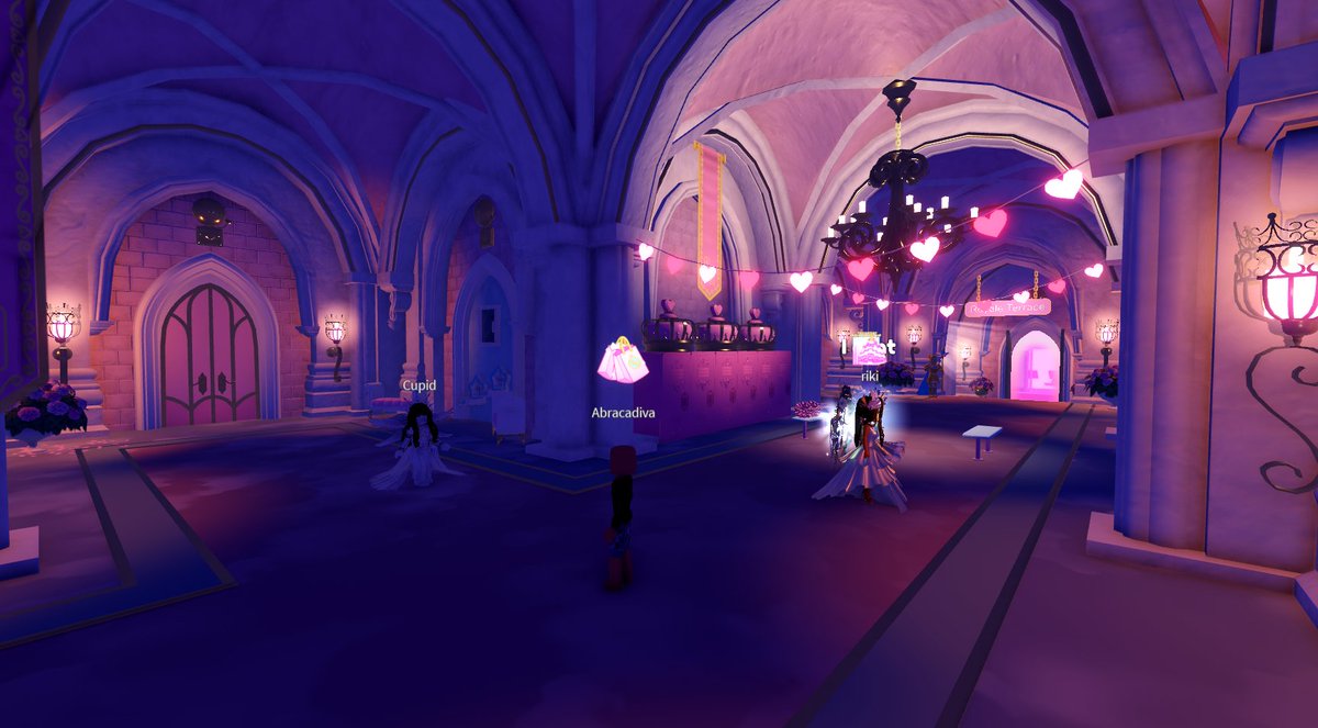 It's even prettier in night time ✨

#royalehigh