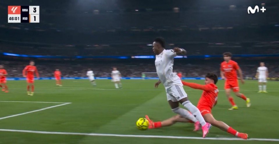 Y así es amigos como los borregos madridistas manipulan y otros se dejan manipular...
Donde todos vemos un piscinazo claro ellos como el Vito este ven un penalti como un templo, no sé puede pedir peras al olmo... No dan para más y la alfalfa la comen a cantidades industriales.