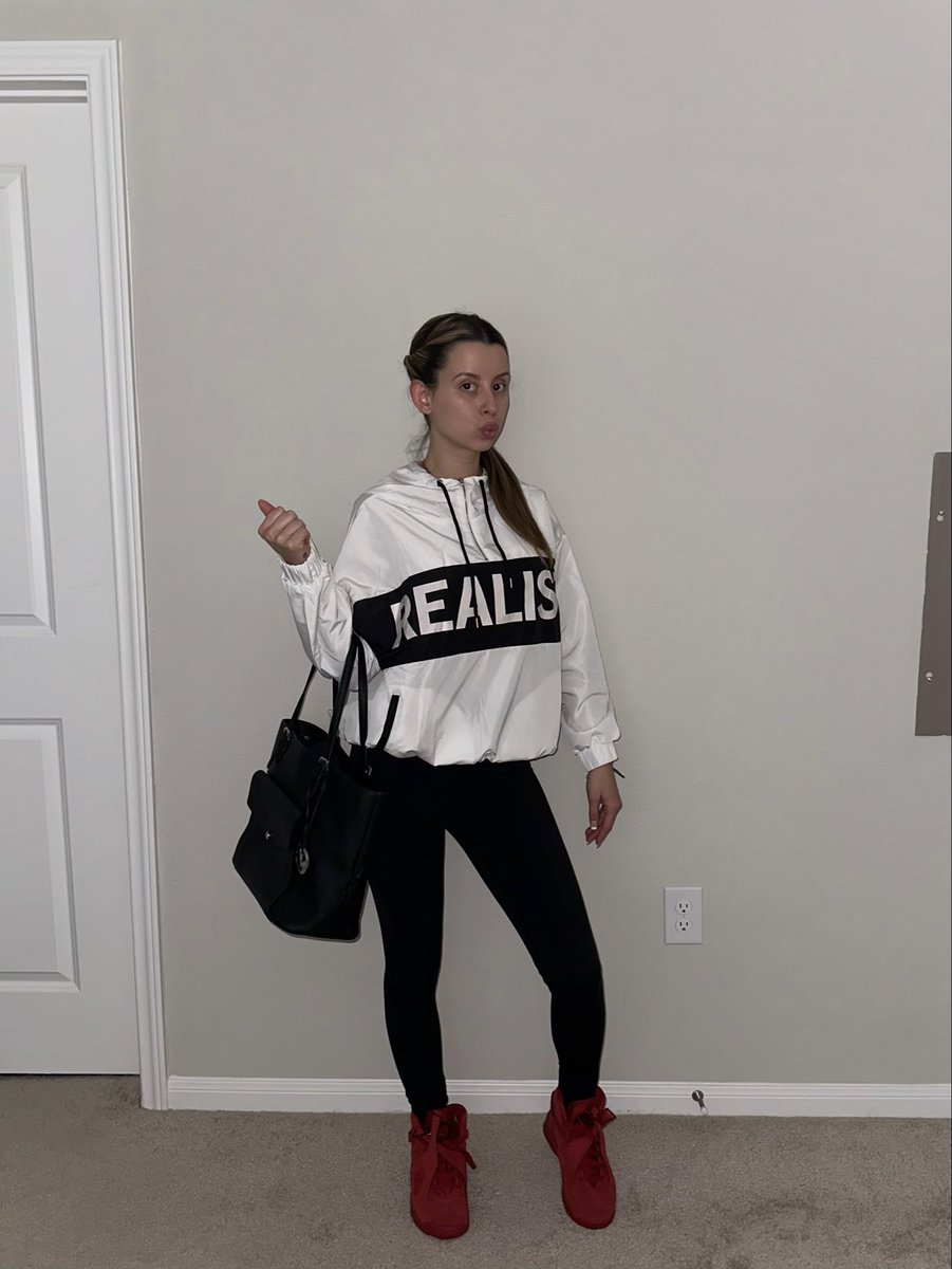 TikToker and content creator Arii recreates her iconic meme photos 10 years later.