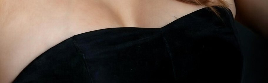 TTi1_12's tweet image. Give a like to Ana de armas or have a terrible Valentine