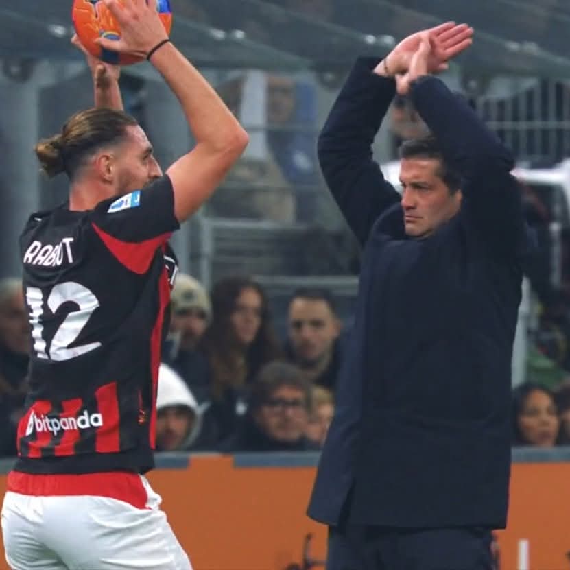matthtemporary's tweet image. "Kalulu tocca Bastoni, bisogna dirlo. In quel caso le mani devi lasciarle a casa..."

Le mani di Chivu nel frattempo: