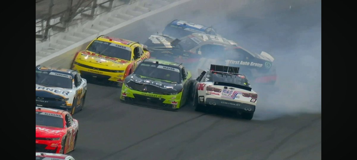 NicoPinofans's tweet photo. Saludos partners @elpatogalindo @jccasco desde 🇨🇱🇨🇱🇨🇱🇨🇱 que maravilloso de verlos por youtube muchisimas gracias a @somos_FOX por traer NASCAR a sudamerica muy buena previa para el dia de mañana. https://t.co/Hwaw3k33Un