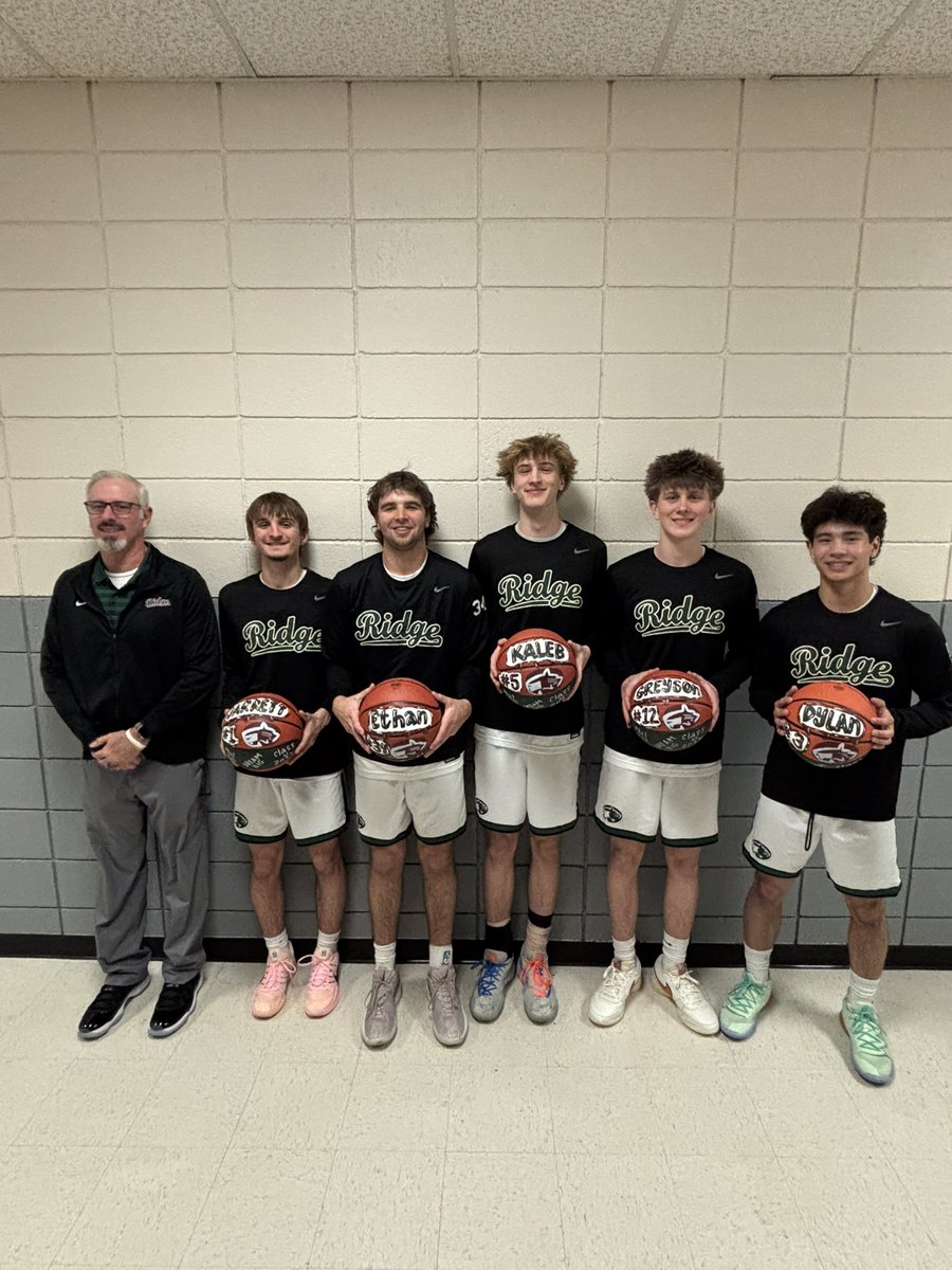 Mountain Ridge tweet media