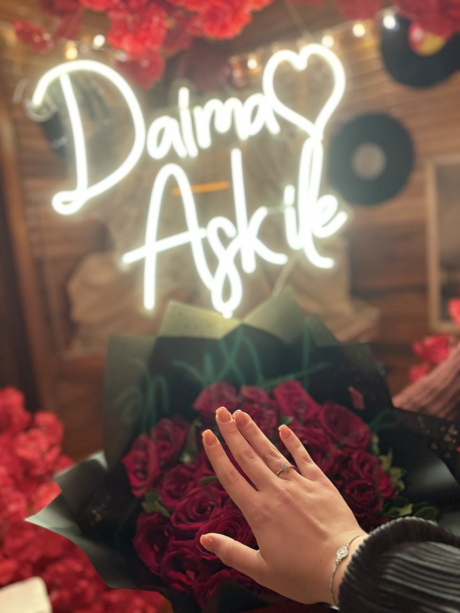bittiiruya's tweet photo. 14 şubat şaşırttı gerçekten 🙈🤍💍 https://t.co/mLCm3BtP0b