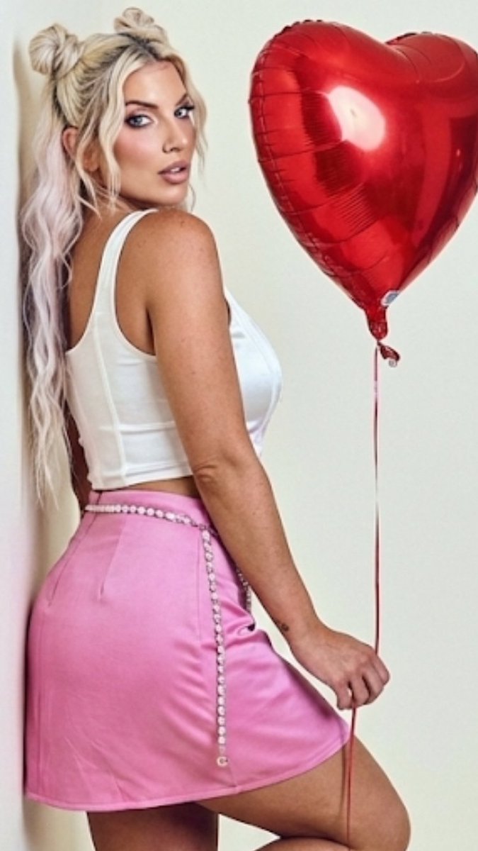 S_kemp85's tweet photo. Happy valentines day my loves 💘 
Do me the kindness of seeing first comment posted … https://t.co/rS28Bk4AvA