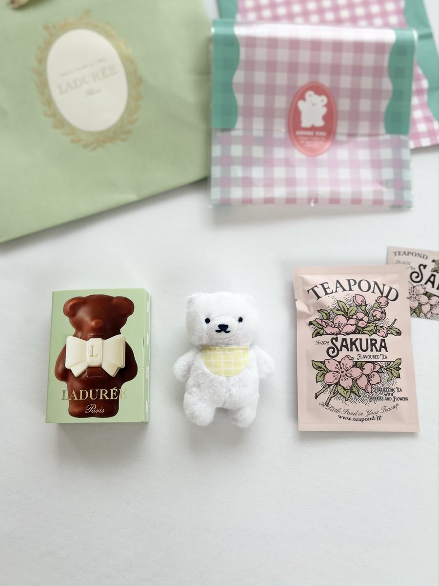 x469maru's tweet photo. バレンタインにteabearくまちゃんからステキなお品が届いた🎁 ʕ｡•ᴥ•｡ʔฅ✧

ラデュレのチョコとティーポンドのお茶が輝いている…👀✨
🐻‍❄️の可愛さで完全にノックアウトʕ ›ᴥ‹ ʔ♡

とってもうれしろくまʕ｡•ᴥ•｡ʔ♡ιονε https://t.co/e5k8ldrG2T