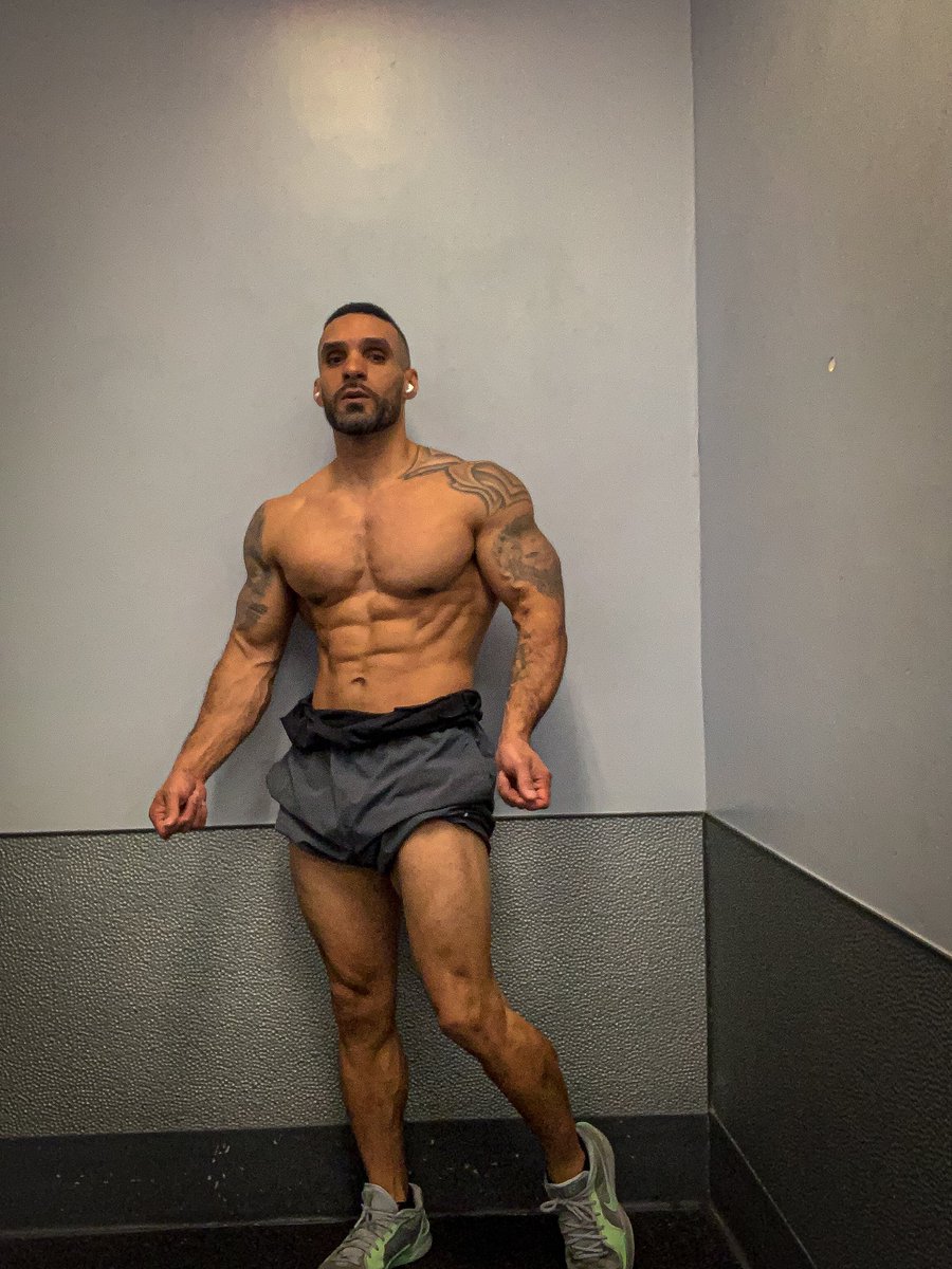 GezusV's tweet photo. There is an Art to LOCKING IN 🔒, I’ve learned it’s more about sacrifice and living without compromise than anything else! #lockin https://t.co/f5ellkqEsg