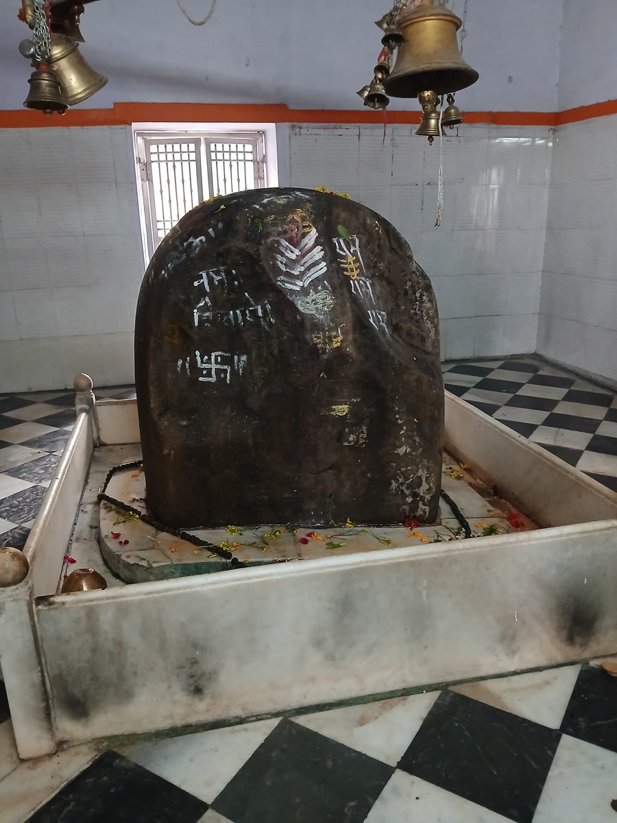 महा शिव रात्रि की सभी को हार्दिक शुभकामनाएं l🙏
महाशिवरात्रि के पावन अवसर पर यही प्रार्थना है कि देवों के देव शिव आप सभी के जीवन से अज्ञान और दुख का अंधकार मिटाकर सुख, शांति और शक्ति का प्रकाश भर दें। 🕉️🙏

हर हर महादेव! 🔱✨