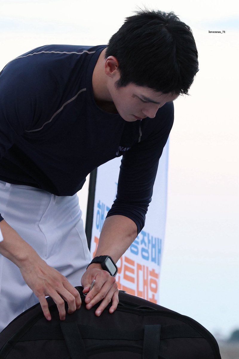 we'll always miss that bulky look on you, taeyong. you were glowing back then❤️