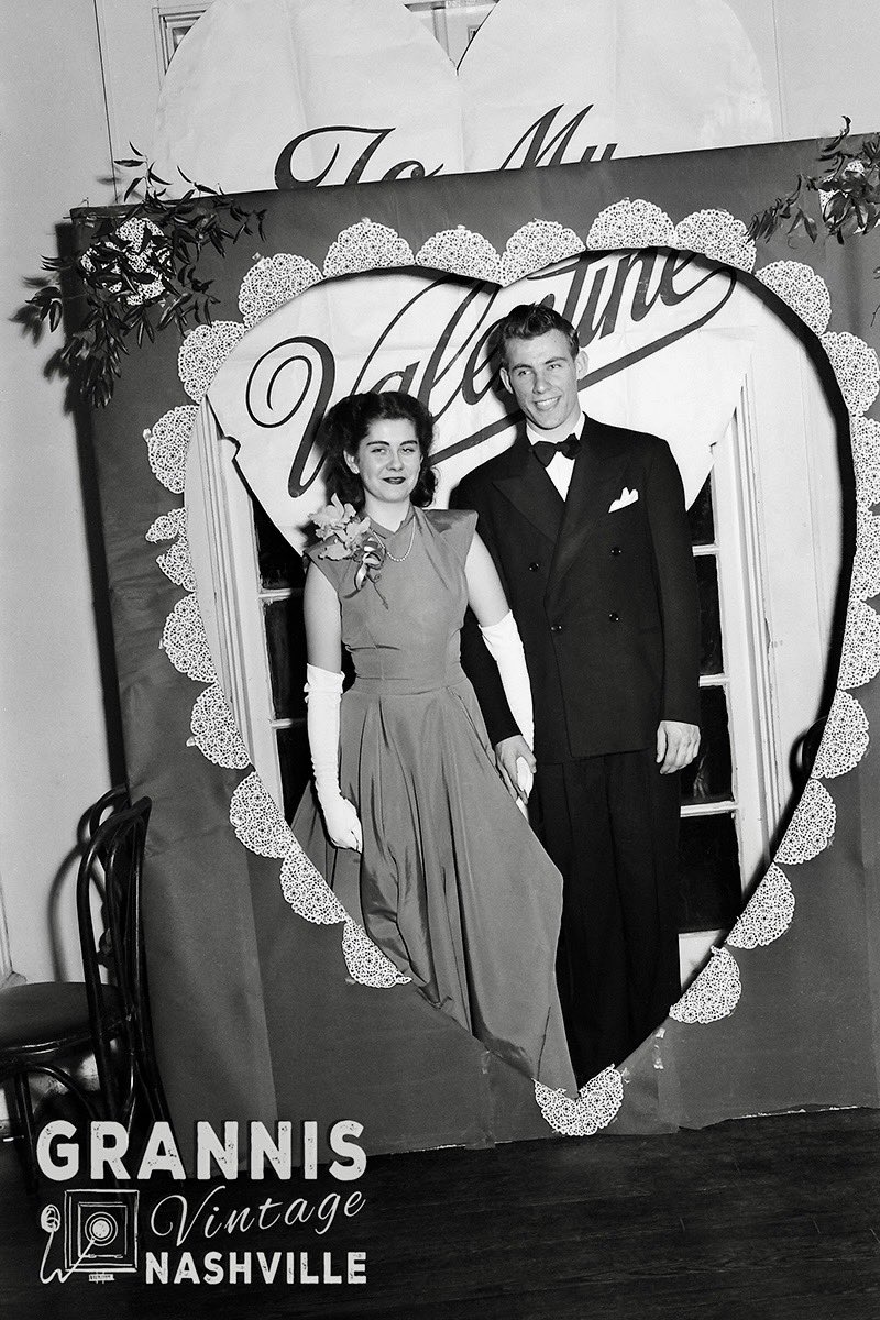 grannisvintage's tweet photo. Happy Valentine’s Day ❤️ Nashville, Tennessee circa 1950

Shop the full collection of images with prints and products. Link in bio 🔗

#nashville #valentinesday #nashvillelove #nashvillehistory #1950s https://t.co/1IAYwHjTU8