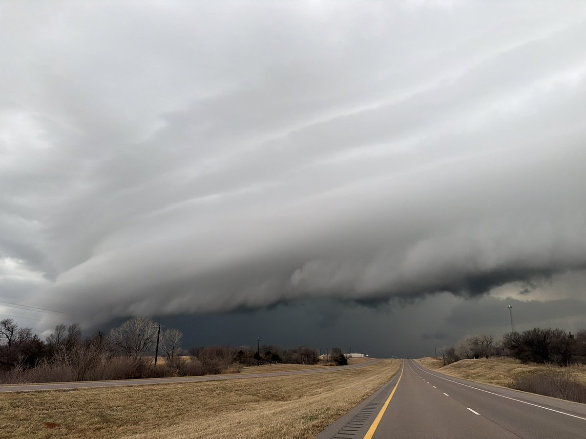 Here it comes OKC #okwx <a href="/MyRadarWX/">MyRadar Weather</a>