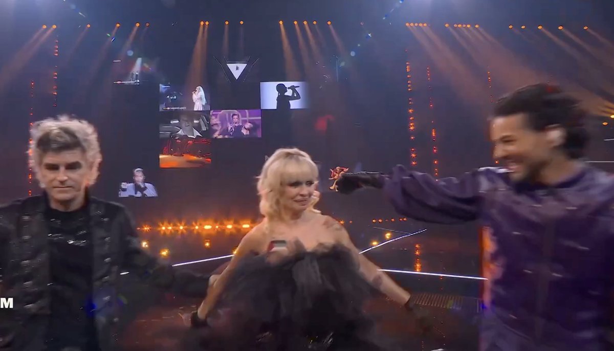 Mery Bas ha cantado el medley con una bandera de Palestina en el pecho. 

Siempre dijimos no, y por eso nos fuimos, pero estamos más vivos que nunca. 

#BenidormFestFinal