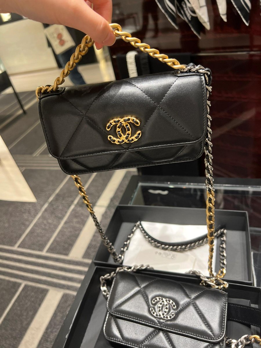 OLIVEA2085's tweet photo. Elevate your style with timeless elegance   a perfect blend of classic design and luxury. https://t.co/kbBCsNIUEd