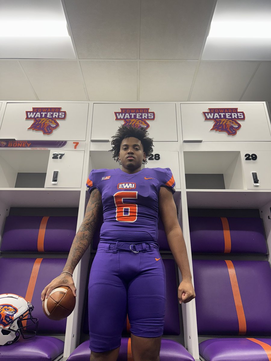 904_tyyy's tweet photo. Had a great OV at Edward waters! Thank you to the coaches and rest of staff for having me! Great hospitality and conversations! #tigerpride https://t.co/M6XfCfP240