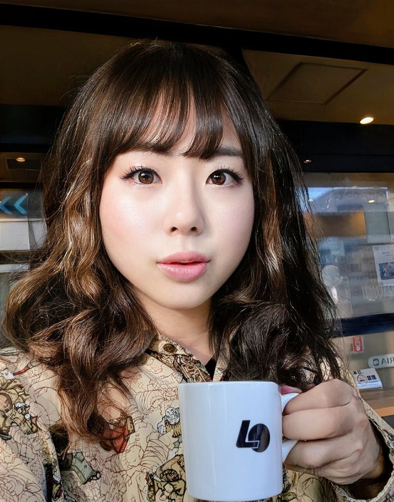 iguana_faceapp's tweet image. おはよ☀
Ｌ党のイグは今朝もモーニングにゅ🍔☕　ここは40年以上前からあるのよね。お向かいのロッテシティホテルは昔はロッテ会館だったの。そういえばイグの大学の本部は幕張にあるし、韓国のロッテワールドに行ったこともあるのよ😆
みなさん、よい一日を♥
#おはようイグたん
#faceapper