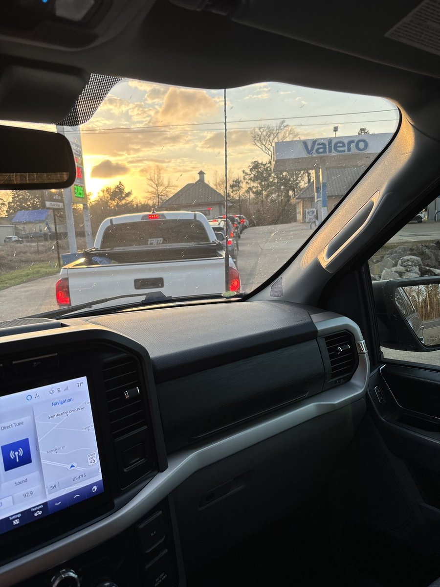 Lalicious tweet media