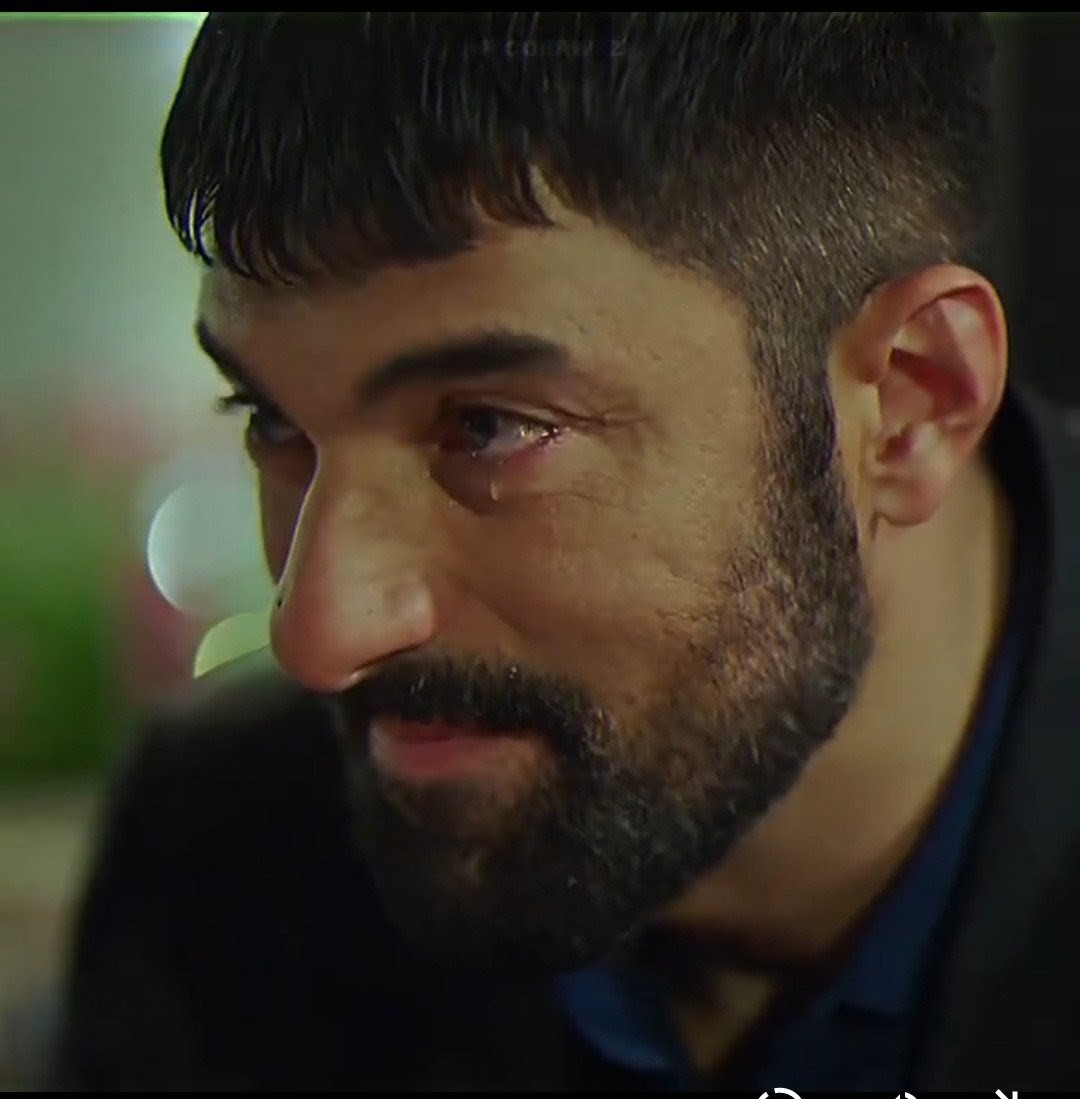PaquitaPrez2's tweet photo. Cómo no admirar a Engin,su capacidad para proyectar el sentimiento,no frunce el entrecejo, él es un maestro de la actuación,#Engin,nadie como tú,👏👏👏👏👏👏👏👏👏👏👏👏👏👏👏👏👏👏👏👏👏👏👏👏👏👏 https://t.co/z6qhqeWmAt
