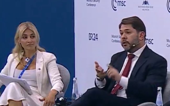 presampleSam's tweet image. Another clear example of too big for your britches. 

“I was supportive of actions against Venezuela like sanctions and giving people asylum 😂😂😂”

Our gun will always be bigger. Next year @RubenGallego. Just stay at home.