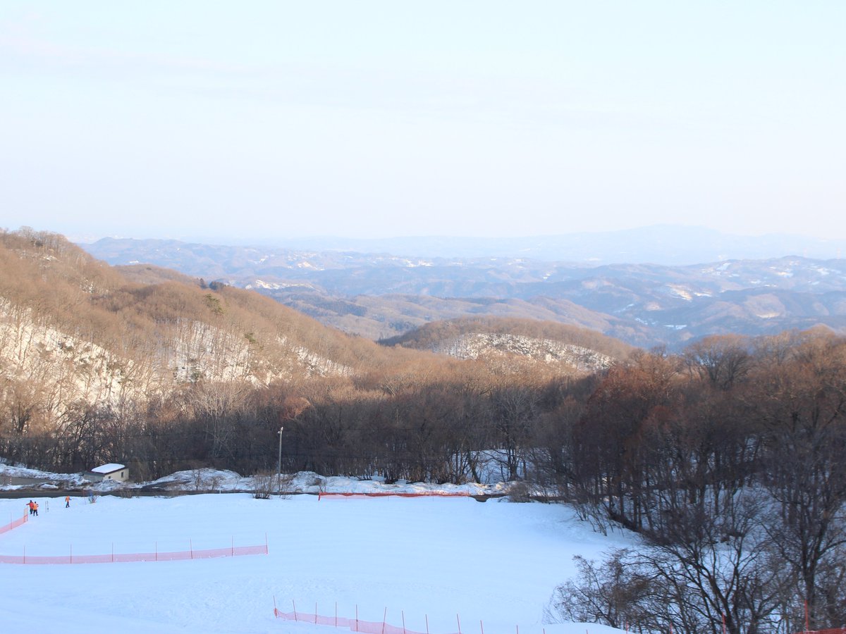 iouzen_ski's tweet photo. 【金沢市営医王山スキー場　ゲレンデ情報】

2026年2月15日（日）8：30

現在  積雪　70㎝
雪質　ザラ雪 
天候　晴れ
気温　7℃ 
滑走可能 
・ファミリーゲレンデ 

本日も快晴となっております
皆さまのご来場お待ちしております
https://t.co/DcA9QUFNMx https://t.co/FYxfOlsgpo