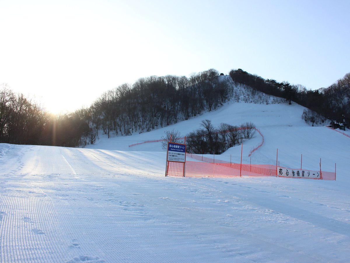 iouzen_ski's tweet photo. 【金沢市営医王山スキー場　ゲレンデ情報】

2026年2月15日（日）8：30

現在  積雪　70㎝
雪質　ザラ雪 
天候　晴れ
気温　7℃ 
滑走可能 
・ファミリーゲレンデ 

本日も快晴となっております
皆さまのご来場お待ちしております
https://t.co/DcA9QUFNMx https://t.co/FYxfOlsgpo