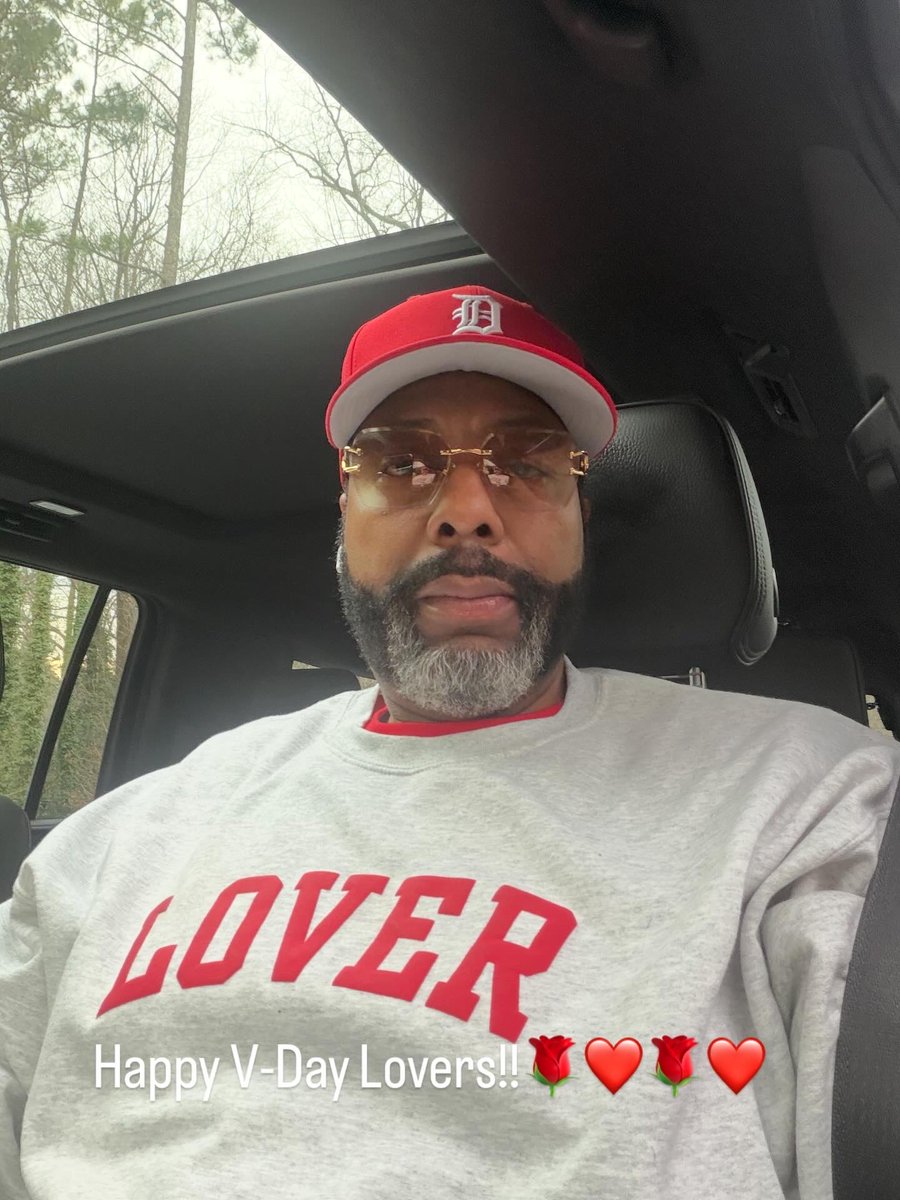 toddTIivery's tweet photo. Happy Lover Day!!! Lovers 🌹❤️🌹❤️ https://t.co/mAeOT1SrWn