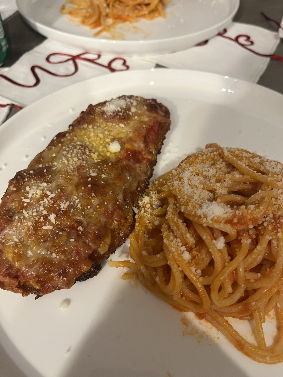 mo_shun19817's tweet image. Pro Tip from #UncleMo: Instead of going out for your $400 price fixed goyfeed Valentine’s Day dinner, try cheffing up the basics for the woman you love instead. Very easy. And you will get laid. 

#ChefMo #LoveDoctorMo