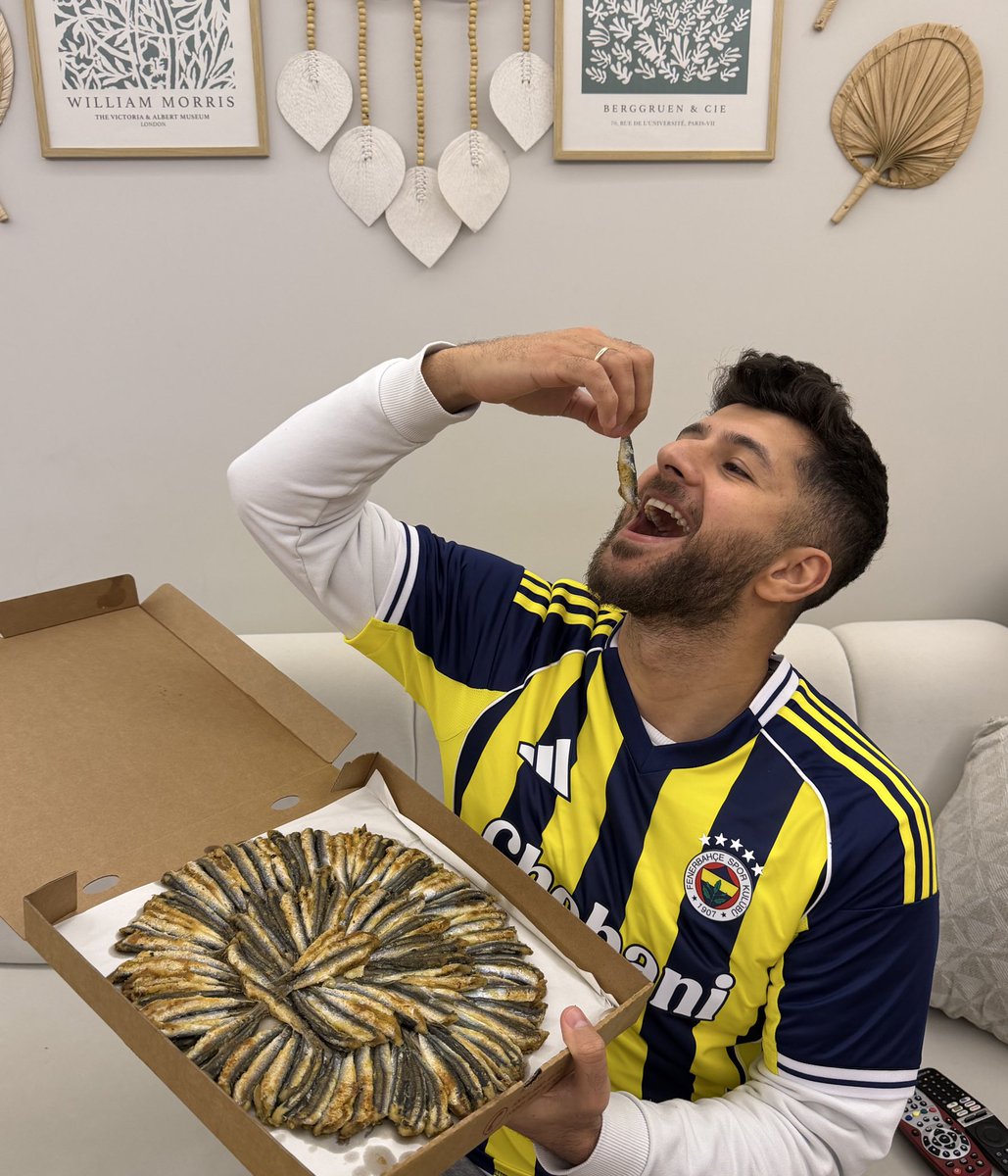 nasilbiseyya's tweet photo. Derbi özel menü 🎣 
#FBvTS #TSvFB 
FENERBAHÇE 🫶🏼 https://t.co/v1SqfVScVW