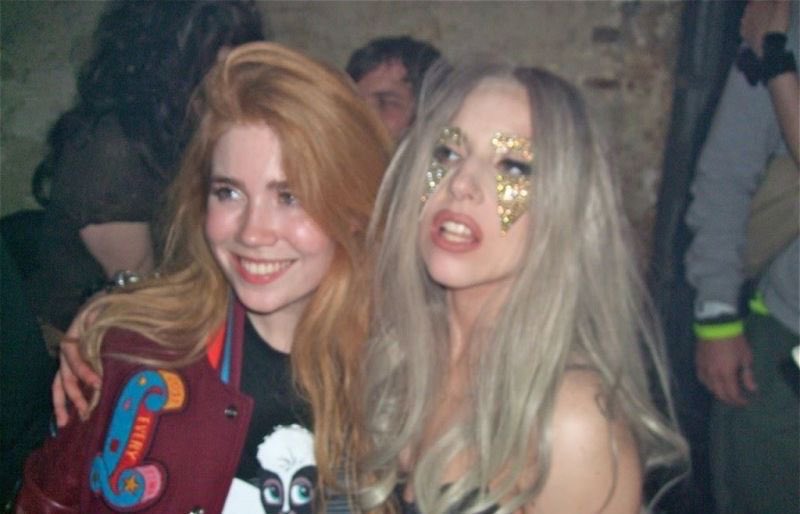 <a href="/BOTTLEBLONDEZ/">T</a> This wasn’t a “sex party” nor was she “hosting”

This was in 2010 during her Monster Ball tour where she would take her team out to bars and clubs to celebrate in each new city they played in — not organized events/themed parties

Hundreds of randoms asked for selfies each night.