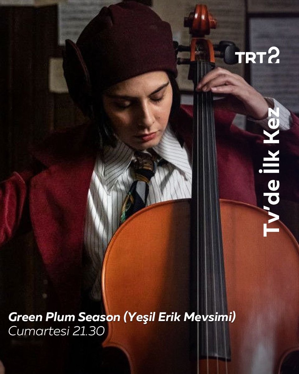 Sessiz bir evin içinde, kelimelerin bittiği yerde başlayan sonsuz ve hüzünlü bir bekleyiş. 🎞️
Aile bağlarını ve saklanan gerçeklerin yarattığı duygusal yükü odağına alan “Green Plum Season” (Yeşil Erik Mevsimi), bu akşam 21.30'da TV'de ilk kez TRT 2'de sinemaseverlerle buluşuyor.