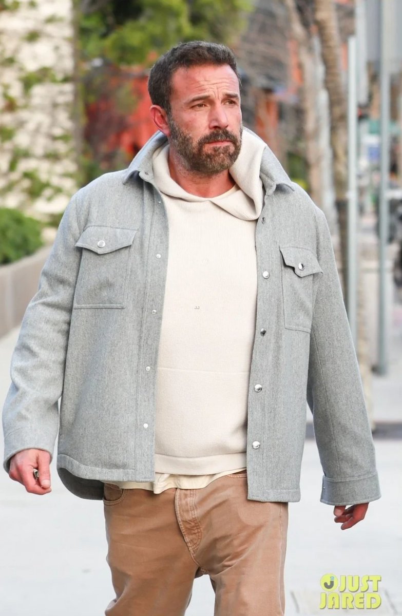BSTOFBENAFFLECK's tweet photo. 📸 Ben Affleck in Brentwood (13/February/2026) https://t.co/3lI3zSei9i