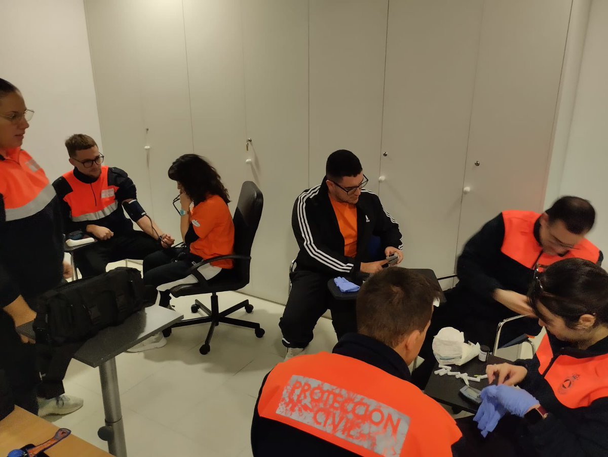 🚑 Seguimos sumando formación este fin de semana con nuestro reciclaje de #PrimerosAuxilios para primeros intervinientes.

Hemos trabajado:
Material de inmovilización.
RCP.
Toma de constantes vitales.
#SanPedrodelPinatar #protecciócivil