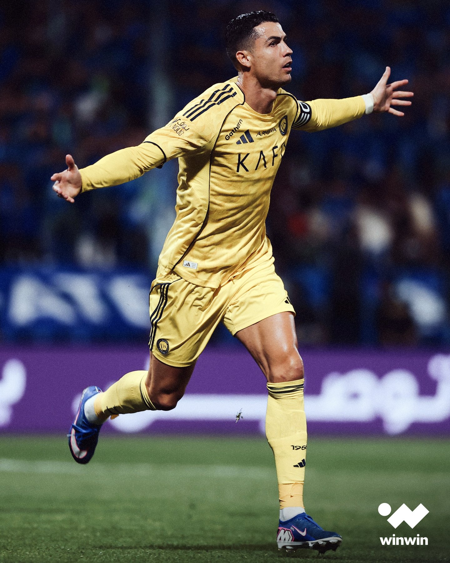 مازال للتاريخ بقية في حضرة "الدون". كريستيانو رونالدو يعود إلى تشكيل النصر من الباب الكبير، ويسجل أول أهدافه بعمر الـ41 سنة في شباك الفتح. استثنائي.. تاريخي.. خرافي 