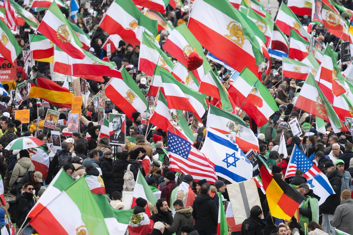 Danas se u Minhenu okupilo preko 250.000 ljudi u znak podrške narodu Irana. 
Većinom iranska dijaspora. 
Princ Reza Pahlavi je bio za govornicom.